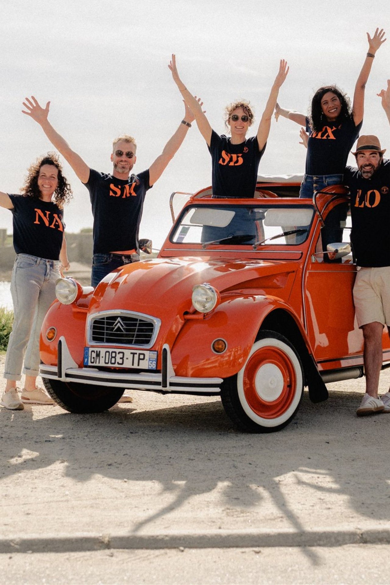 Quartier Iode vous propose tous les ports bretons à imprimer sur nos tshirts. Morlais, Nantes, Lorient, Saint Malo.... Choisissez vos initiales. LO, NA, SM. sur votre tshirt bleu marine. 