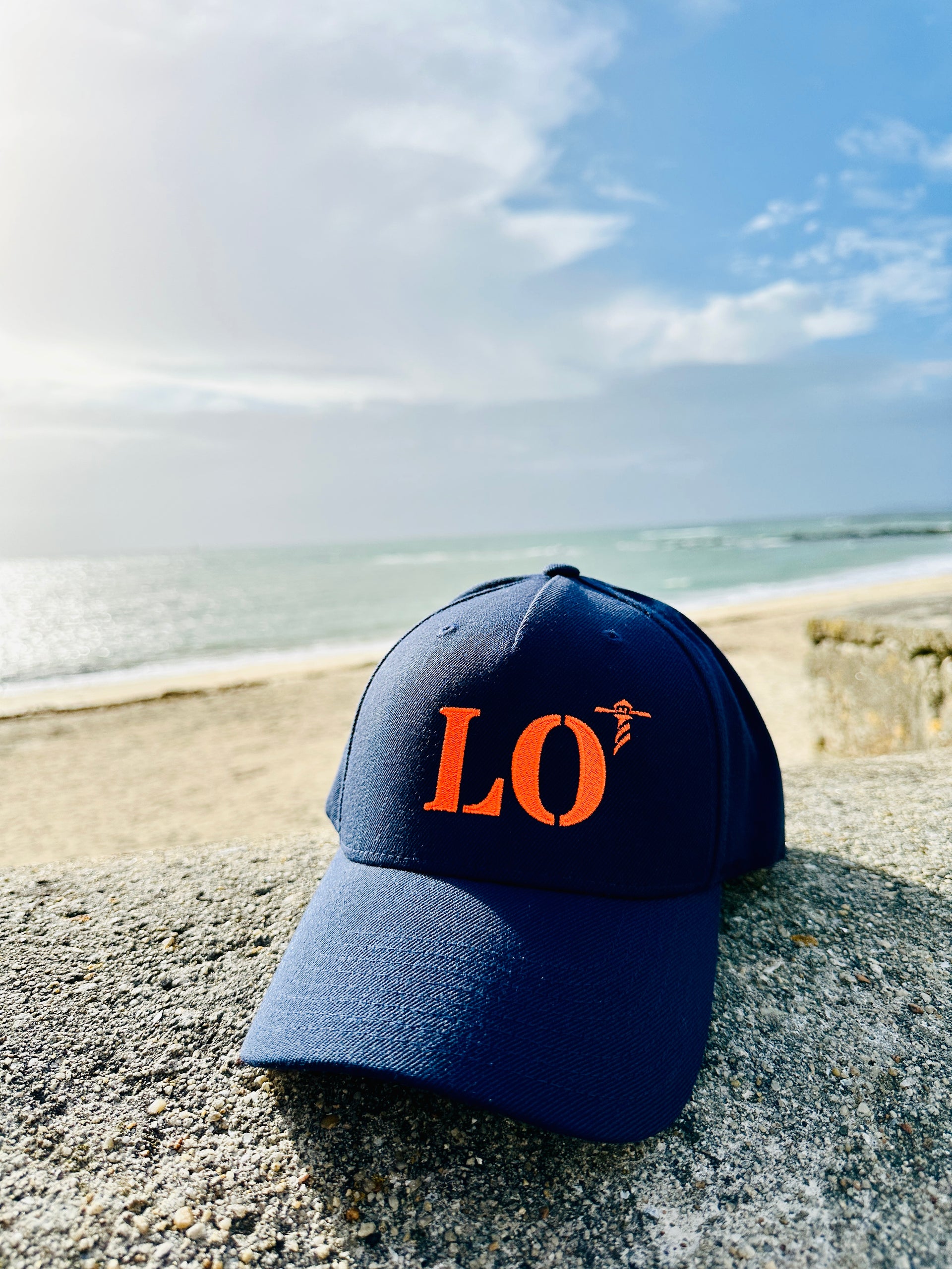 Casquette marine de votre port d'attache LO Lorient de la marque Quartier iode sans filet à l'arrière.