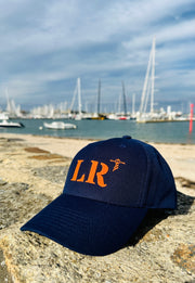 Casquette marine de votre port d'attache La Rochelle LR de la marque Quartier iode sans filet à l'arrière (pleine).