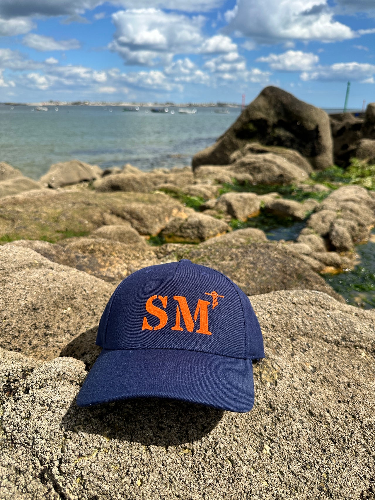 La casquette marine de votre port d'attache SM SAINT MALO de la marque Quartier iode 