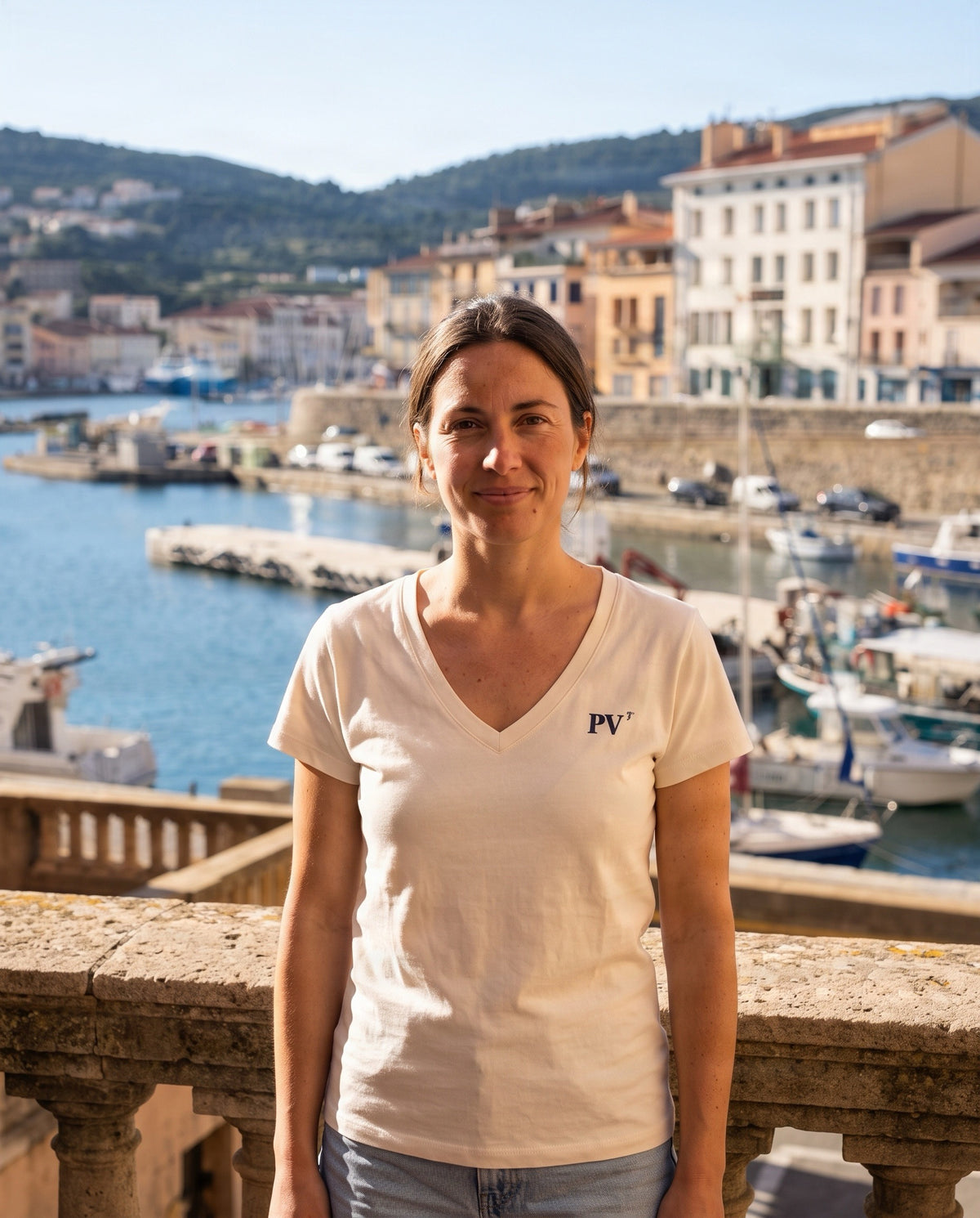 T-shirt Col V brodé Port-Vendres PV Beige et Bleu Marine