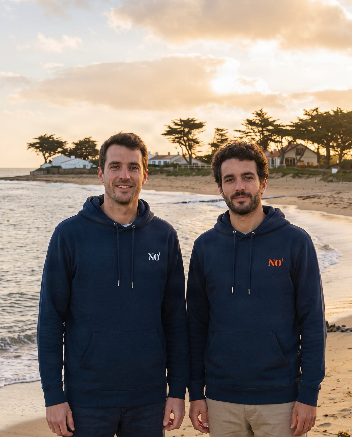 Sweat à capuche Noirmoutier NO Marine brodé Orange - Blanc