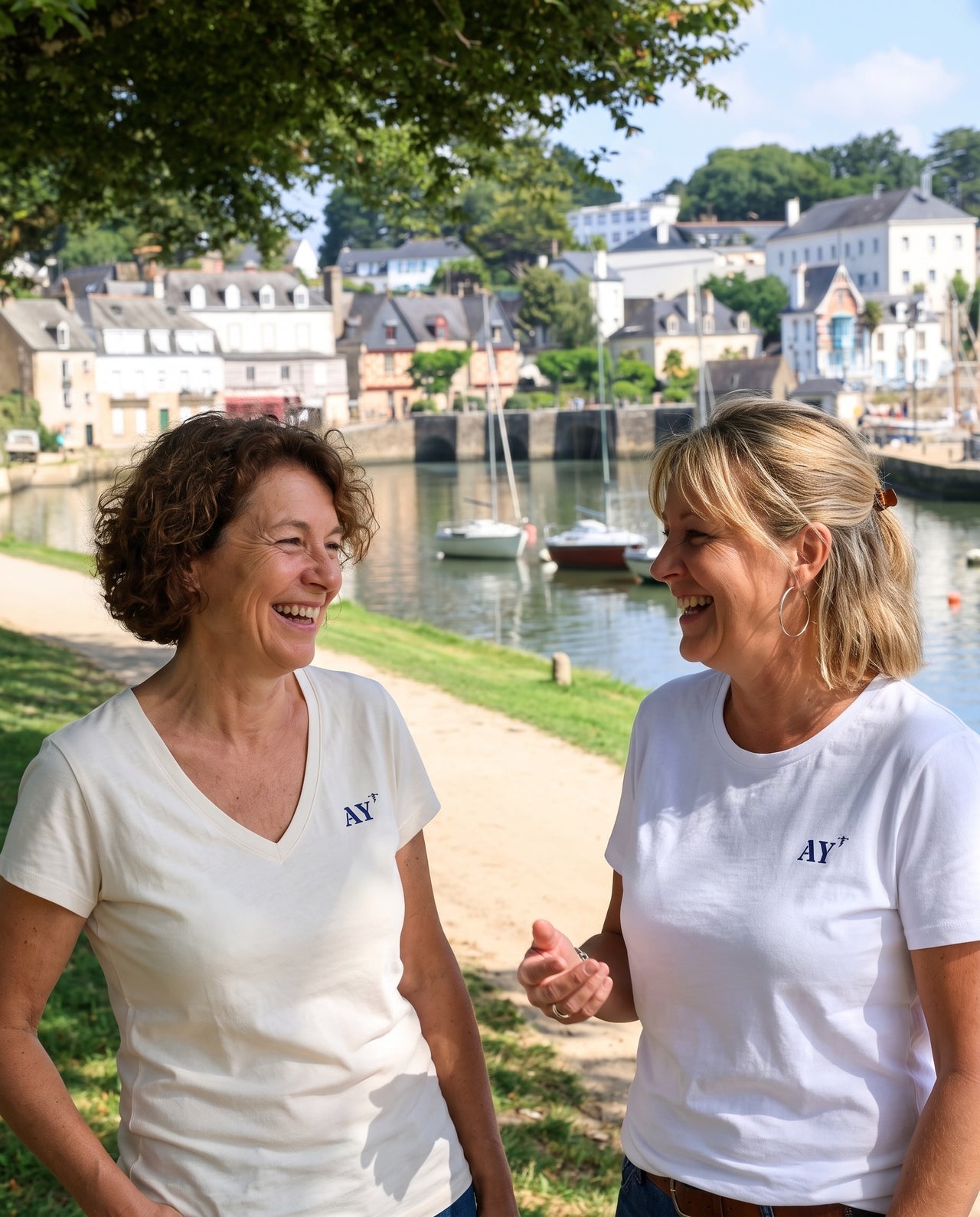 T-shirt brodé Auray AY - Blanc et Bleu Marine