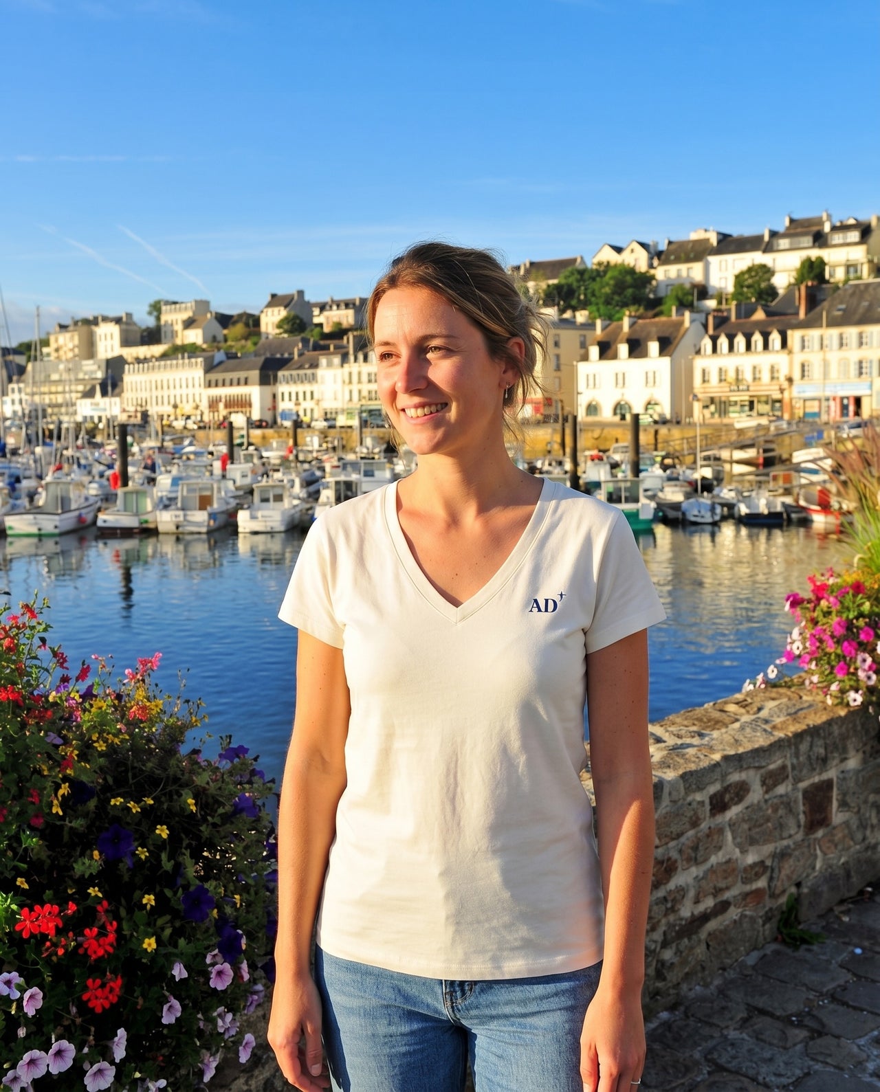 T-shirt Col V Audierne AD Beige brodé Bleu
