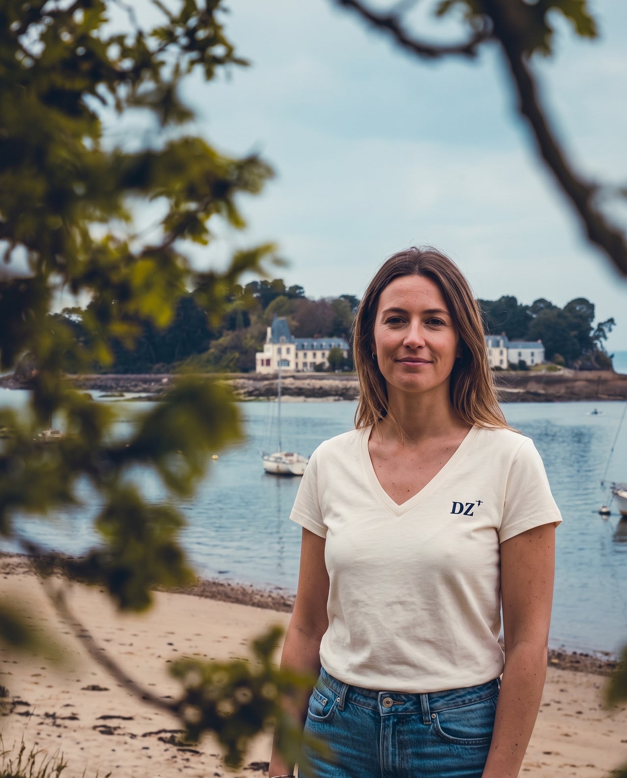 T-shirt Col V brodé DZ Douarnenez Beige et Bleu Marine