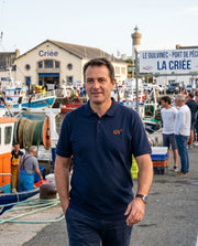 Polo brodé Hommes Le Guilvinec GV Bleu Marine Orange / Blanc - Quartier iodé