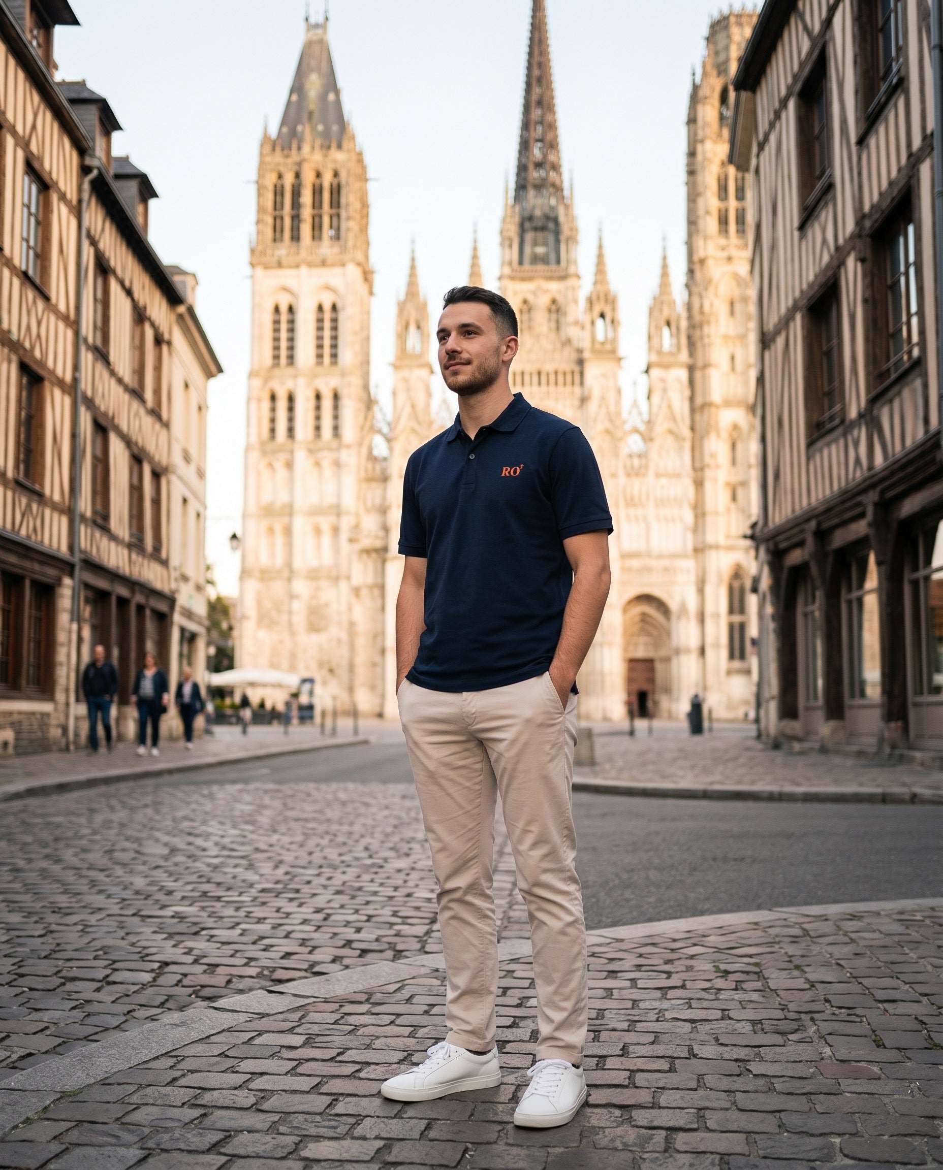 Polo brodé Rouen RO Bleu Marine Orange / Blanc - Quartier iodé