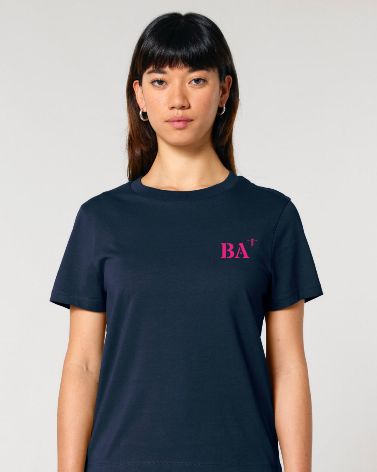 T shirt femme en coton biologique avec une belle broderie de votre ville de coeur BA (Bayonne) par Quartier iodé