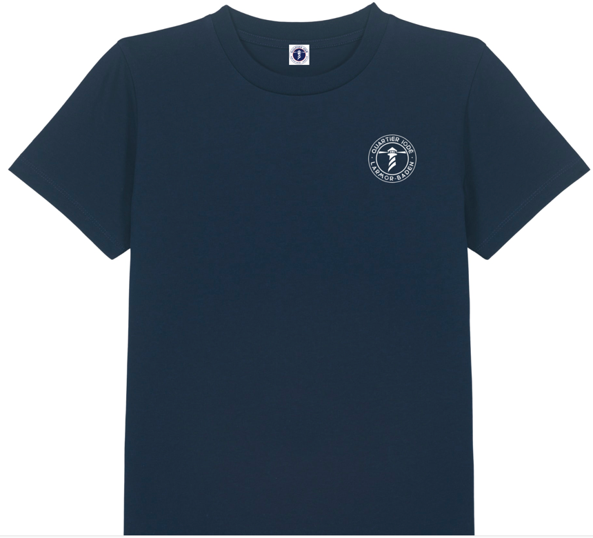 Le tee shirt QUARTIER IODE personnalisable avec votre port d'attache, en coton bio. Idéal pour hommes et femmes, déclinable pour tous les ports, nom de bateau ou autre. 