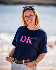 Tshirt Oversized bleu rose, de la marque Quartier iodé. Imprimé DK pour Dunkerque. Idéal pour femme, style chic décontracté.