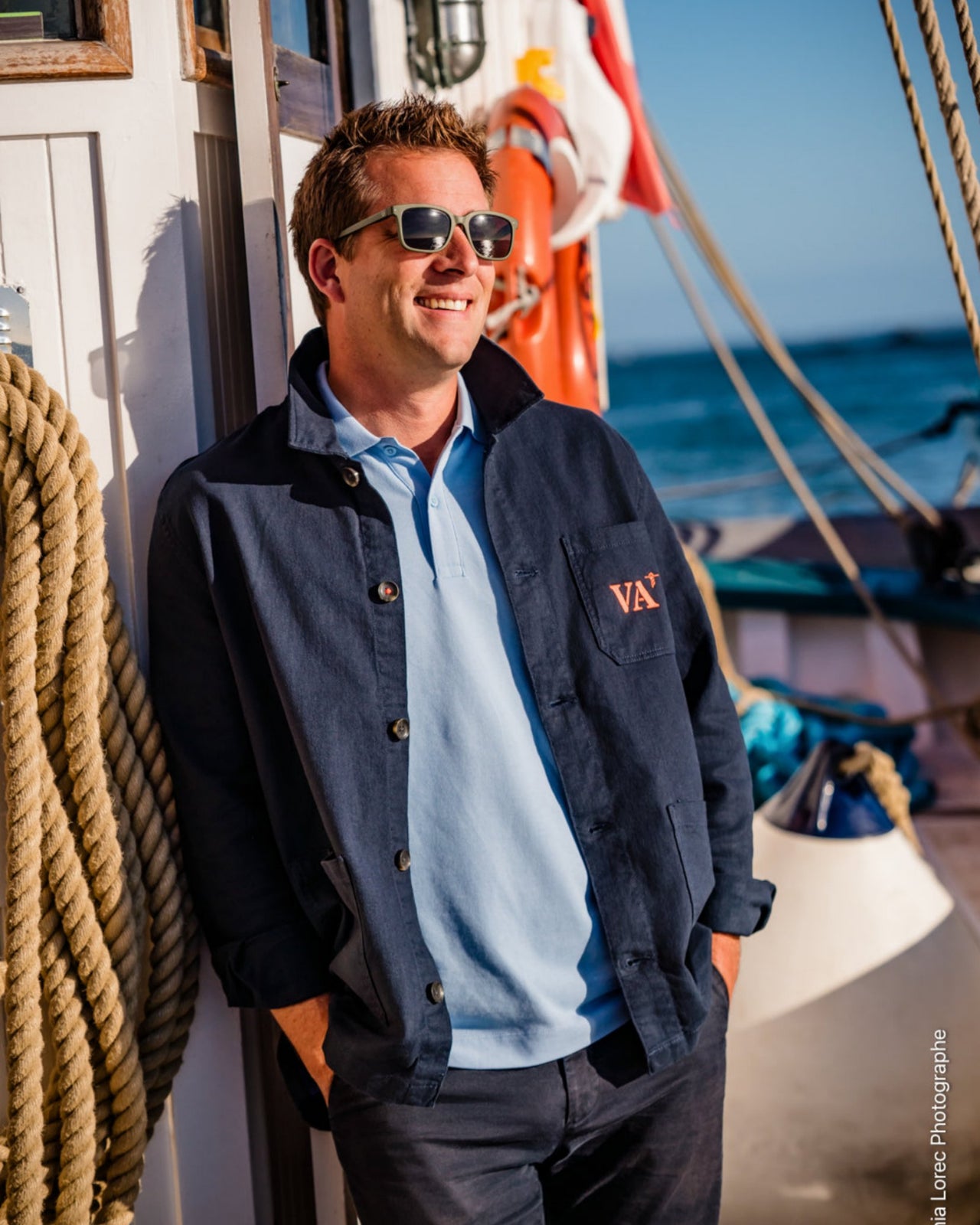 Veste de travail Homme Bleu marine "Quartier iodé" avec votre quartier maritime brodé VA pour Vannes.